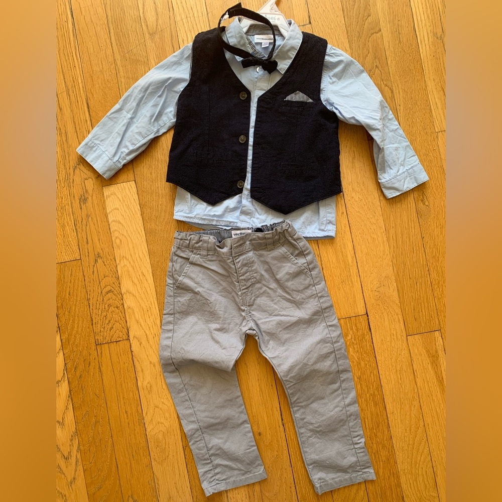 Cute !New! festive Outfit Size 9-12months
